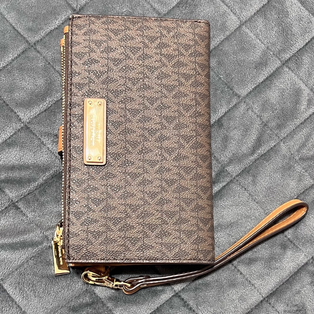 Michael Kors Signature Adele Double Zip iPhone 7 Plus Wristlet